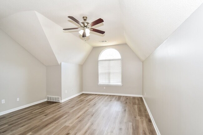 Building Photo - 7730 Shadow Fork Ln