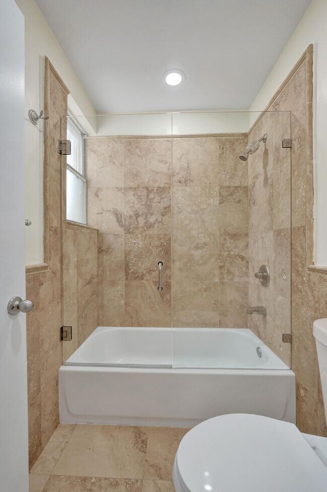 Building Photo - 949 Jade Ct