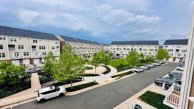 Building Photo - 3220 Yeager Dr