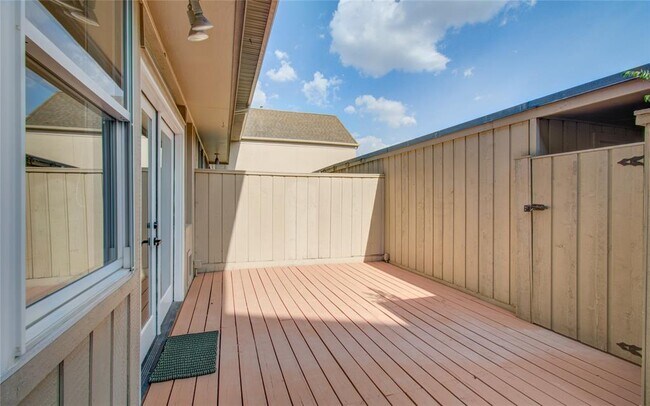 Building Photo - 5839 Sugar Hill Dr