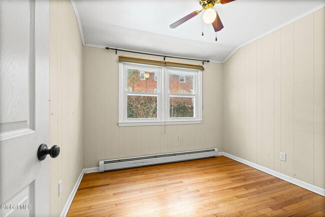 Building Photo - 165 S Pine Ave