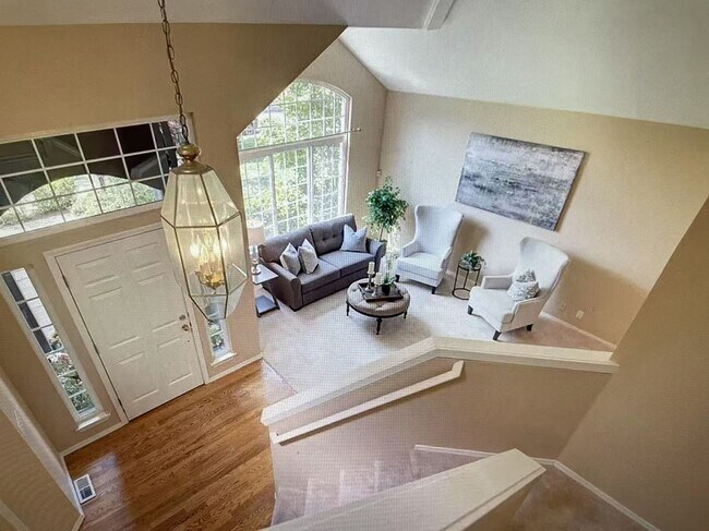 Building Photo - Beautiful 4-bed, 3-bath + 1 office house i...