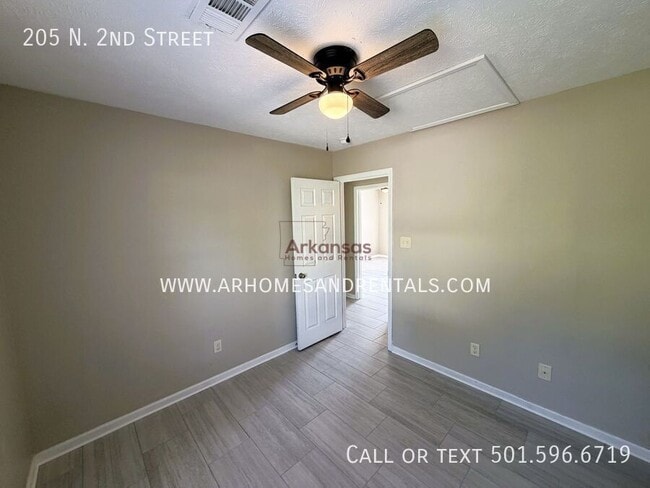 Building Photo - 205 N 2nd St