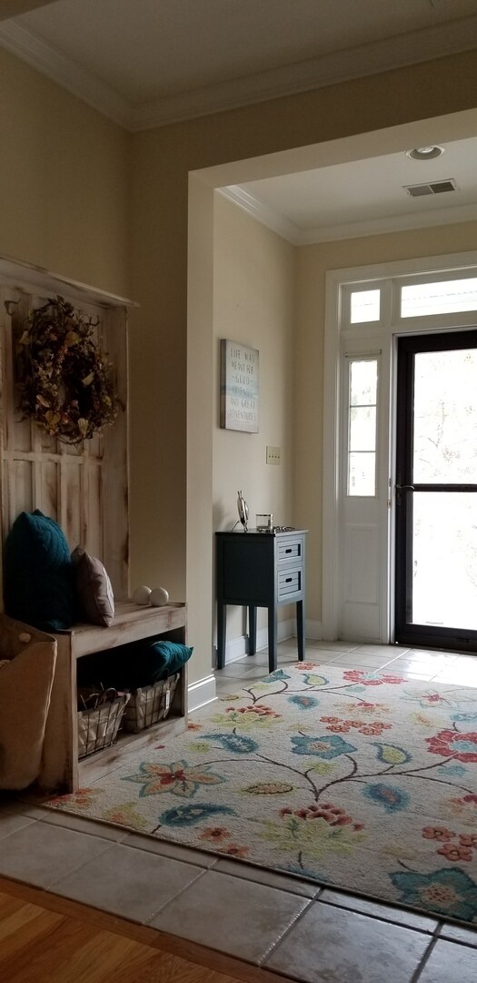 Building Photo - Beautiful Town-home in much sought after S...