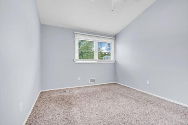 Building Photo - 61 Cornell Dr
