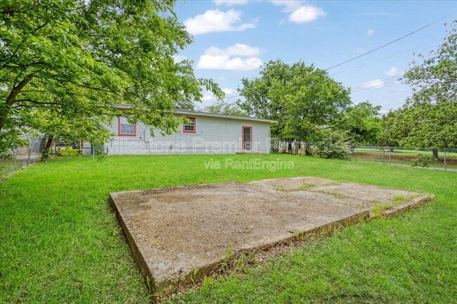 Building Photo - 1829 Ridgewood Rd