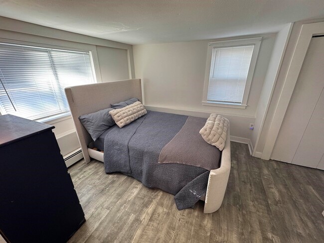 Building Photo - 159 Hills Beach Rd