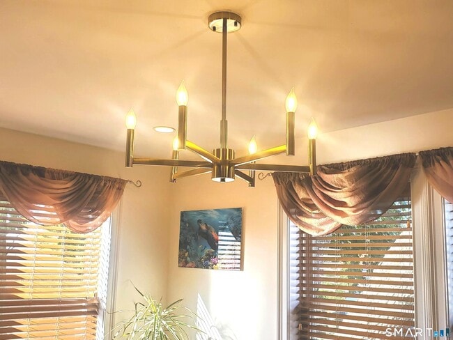 Building Photo - 1093 Shippan Ave