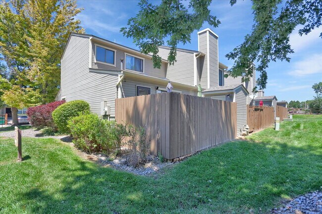 Building Photo - Cute 2 Bedroom 2.5 Bath Townhome in Cherry Creek Schools, 2 Reserved Parking Spots, Great Locatio...