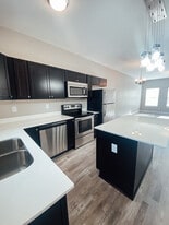 Building Photo - 520 Paradise Pl