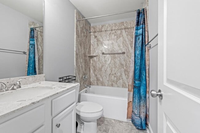 Building Photo - 2570 Castellan Dr