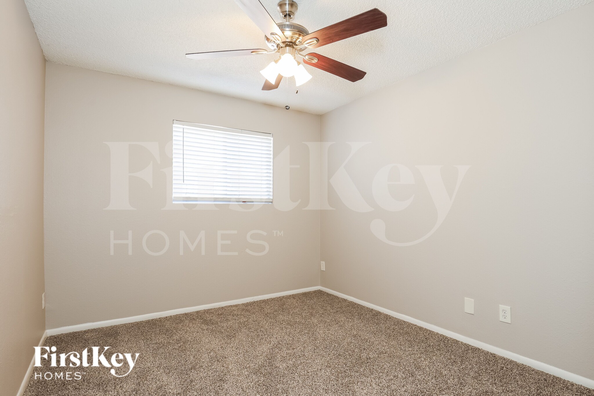 Building Photo - 4924 S Hazelton Ln
