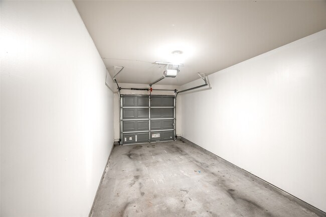 Building Photo - 1719 Redwing Bluff Dr