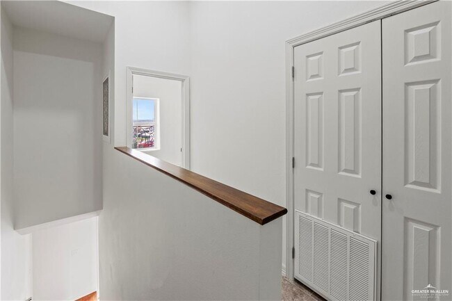 Building Photo - 1412 Karen Dr