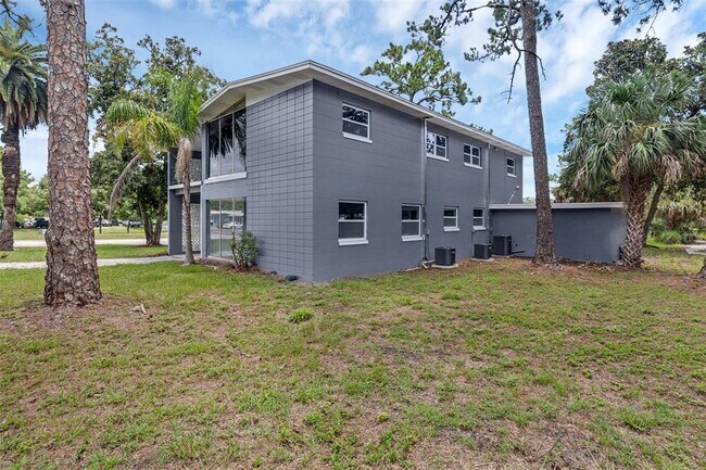 Building Photo - 315 Bayview St