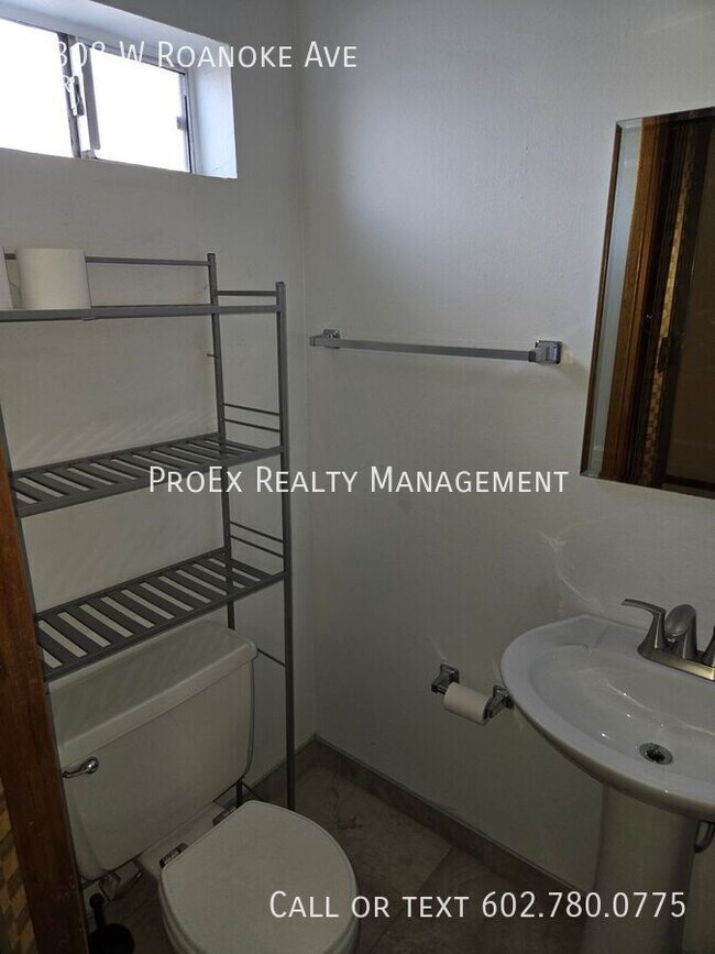 Building Photo - 3308 W Roanoke Ave