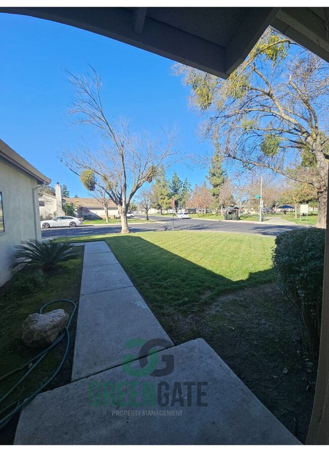 Building Photo - Beautiful Modesto 3 BEDROOM 2 BATH CORNER ...