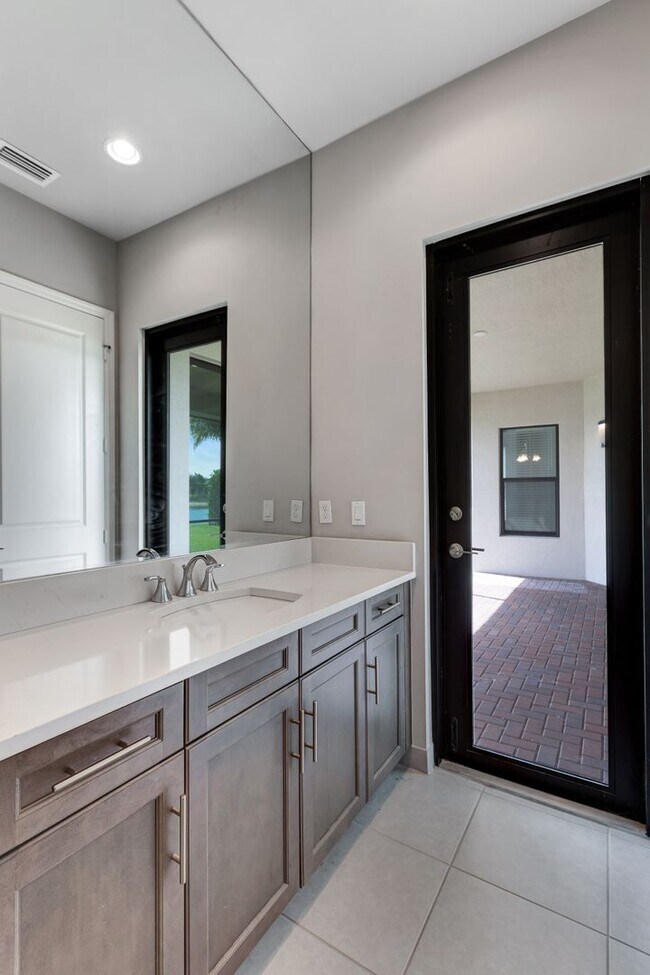 Building Photo - ** STONECREEK ** 3 BED + DEN / 3.5 BATH - ...
