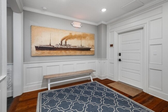 Building Photo - 405 24th St