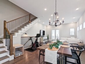 Building Photo - 1114 W 15th 1/2 St