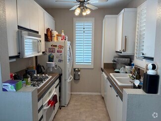 Building Photo - 10915 Sabre Hill Dr