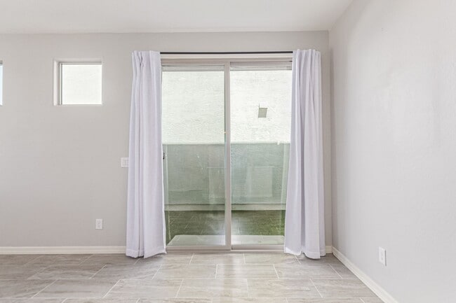 Building Photo - Spacious, Stylish, and Ready for You!