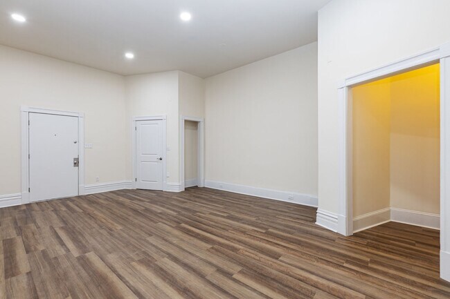 Building Photo - 1916 Eutaw Pl