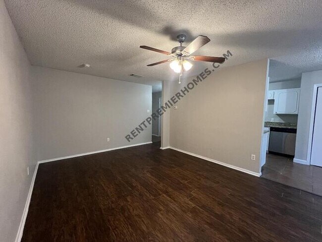 Building Photo - 2917 Raton Dr