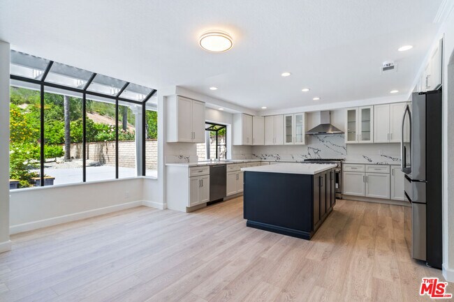 Building Photo - 6143 Lake Lindero Dr