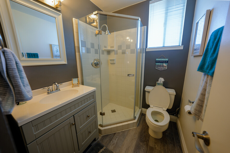 Guest Bathroom - 1054 E 2nd St