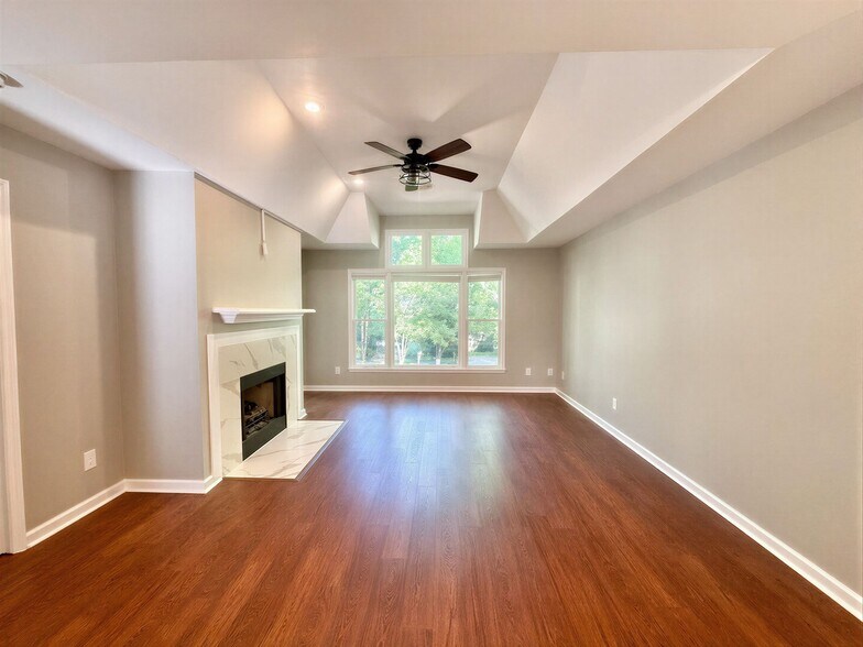 Building Photo - 1062 Washington St