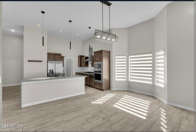 Building Photo - 13729 Lago Vista Ave