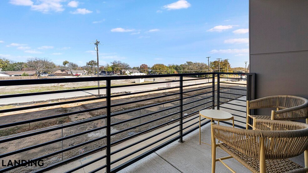 Building Photo - 1345 E 15th St