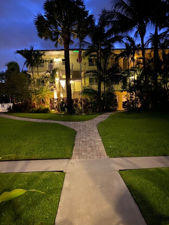 Nighttime lighting enhances the landscape - 6520 N Ocean Blvd