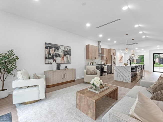 Building Photo - 1826 Woodcrest Dr