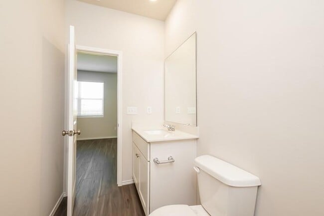 Building Photo - 1909 Crimson Lake Blvd