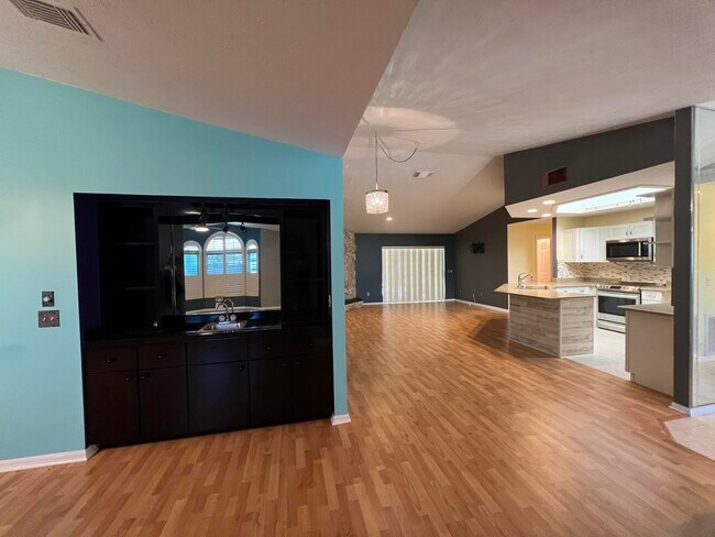 Building Photo - 1925 SE Cheltenham St