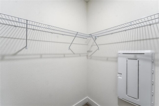 Building Photo - 15058 Grv Lk Dr