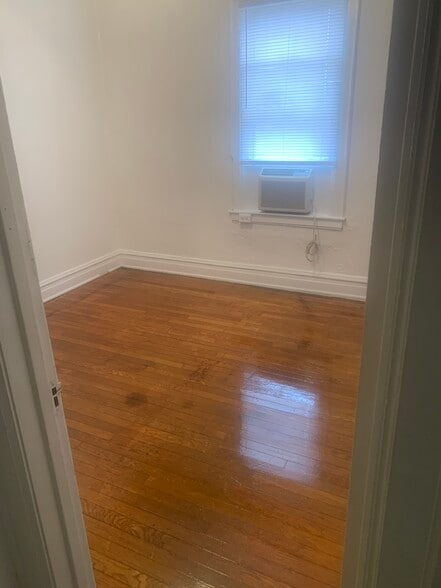 Building Photo - 1404 Watts St