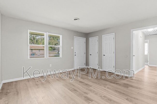 Building Photo - 3630 Columbine Dr