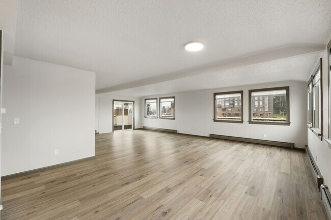 Building Photo - 16 N Broadway St