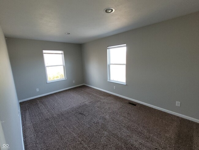 Building Photo - 144 E Center Dr