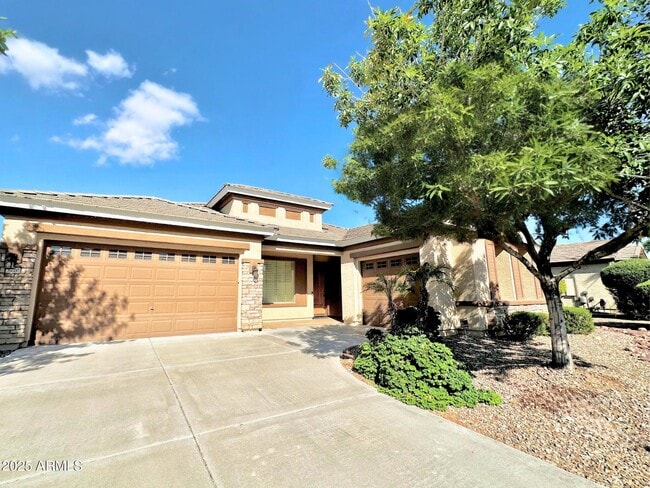 Building Photo - 3220 N 136th Dr