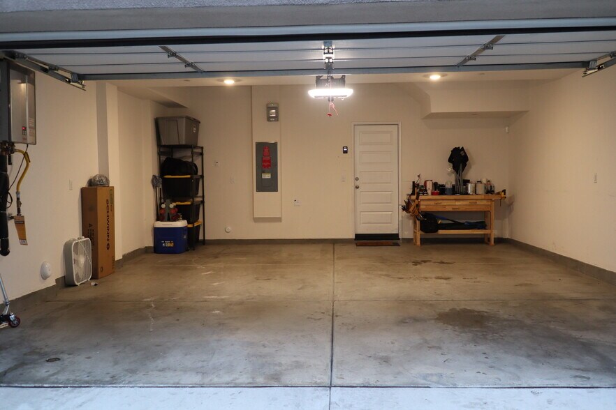 Building Photo - 40821 Melrose Dr