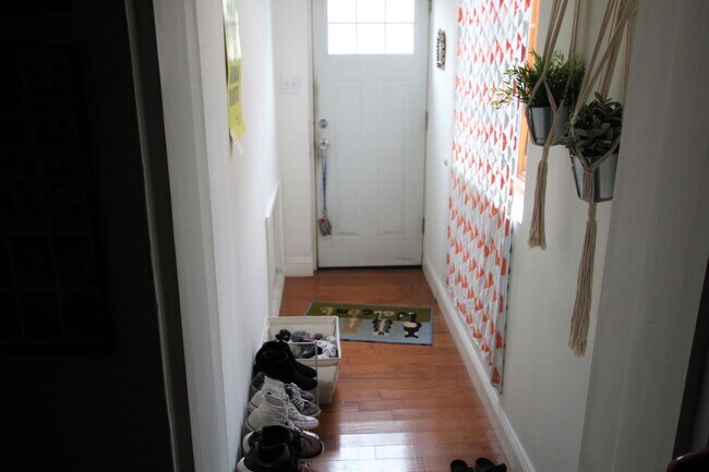 Building Photo - 3 bedroom 2 bath apartment in south broad street