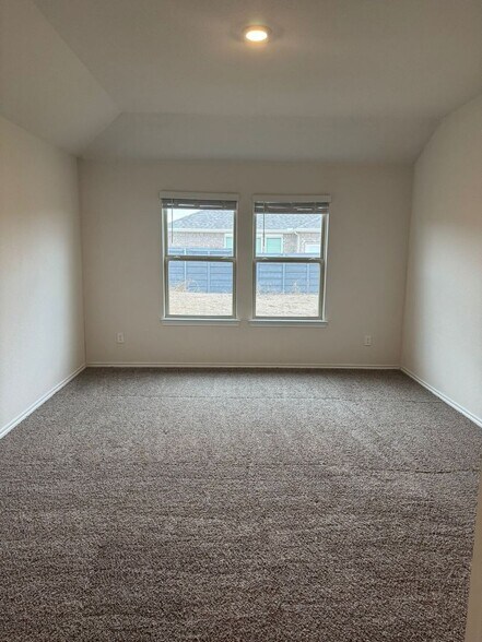 Building Photo - 912 Glover Dr