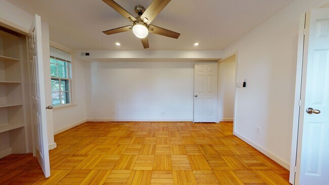 Building Photo - Spacious, Light-filled One Bedroom One Bat...