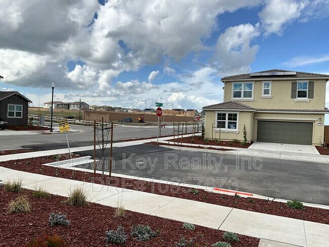 Building Photo - 7236 Diamond Ave