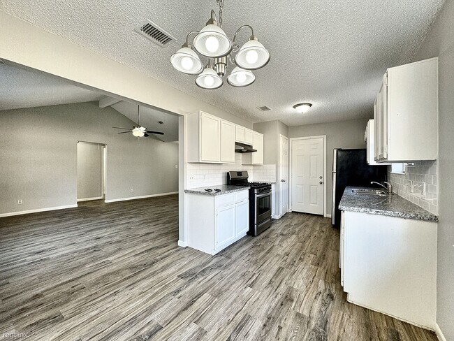 Building Photo - 3 br, 2 bath House - 1911 Bogatto St