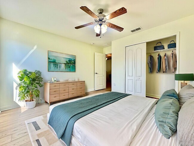 Building Photo - Upscale and modern 5bedroom/2.5bath home i...